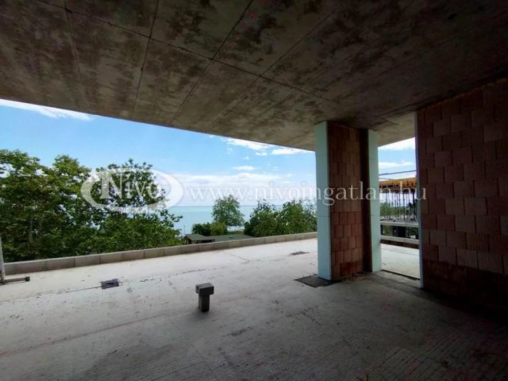 Eladó téglalakás, Balatonalmádi