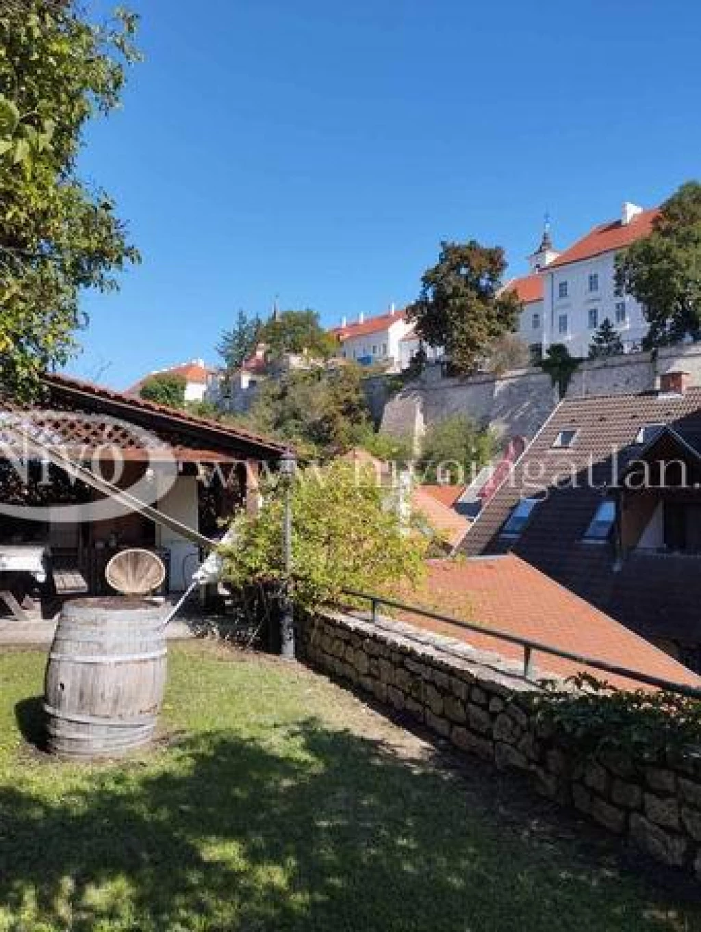 Eladó téglalakás, Veszprém