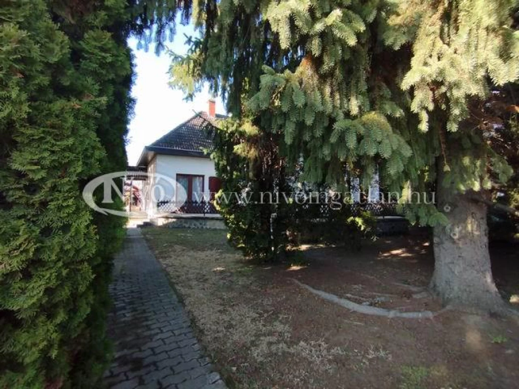 Eladó családi ház, Veszprém