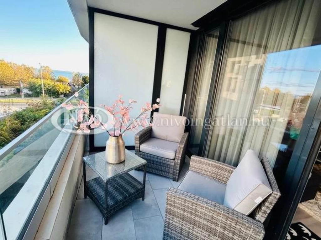 Eladó téglalakás, Alsóörs