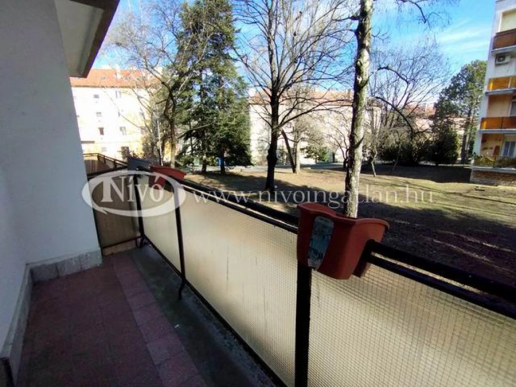 Eladó téglalakás, Veszprém