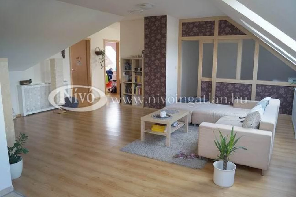 Eladó téglalakás, Veszprém