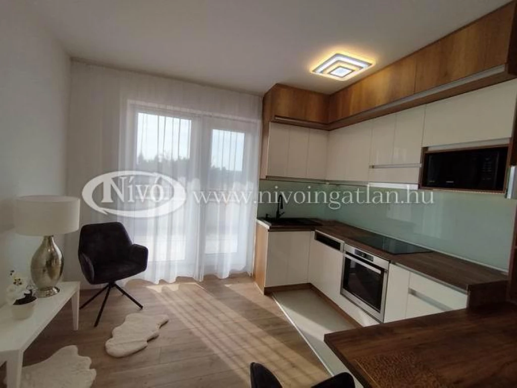 Kiadó téglalakás, Veszprém