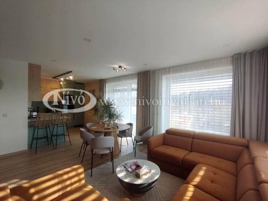 Eladó téglalakás, Veszprém