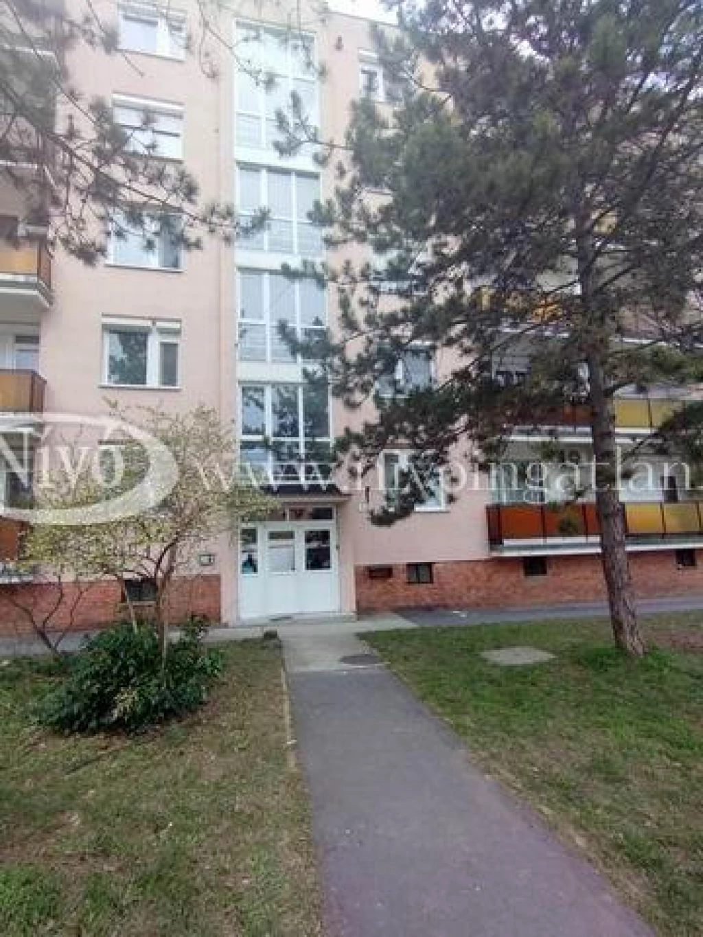 For sale brick flat, Veszprém