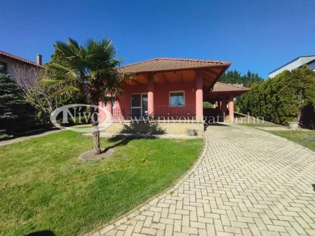 Kiadó családi ház, Balatonalmádi