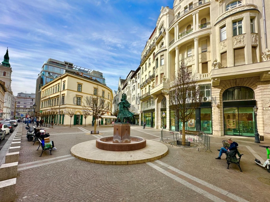Kiadó téglalakás, Budapest V. kerület, Belváros, Szervita tér