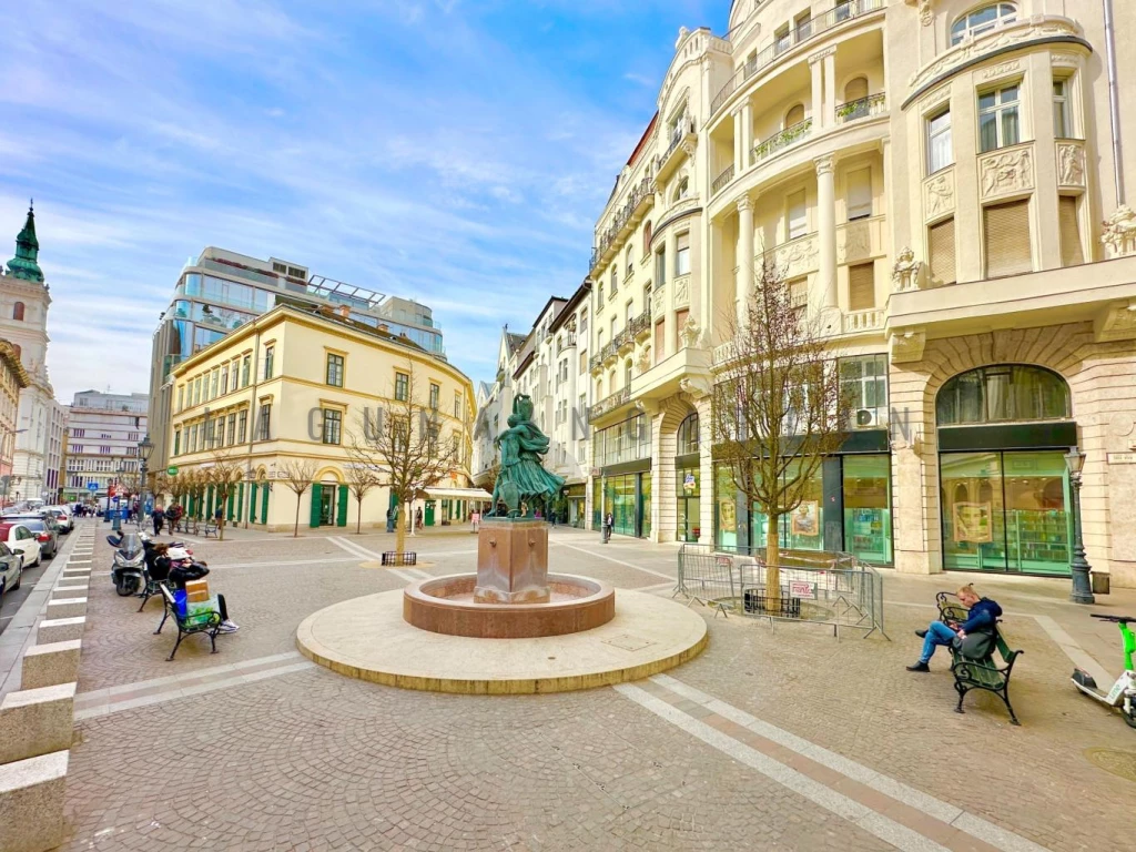 Kiadó téglalakás, Budapest V. kerület, Belváros, Szervita tér