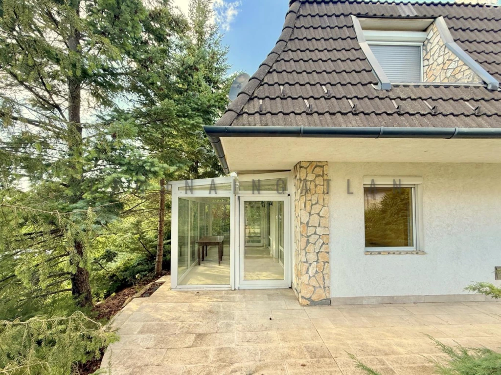 Eladó családi ház, Budapest II. kerület, Adyliget