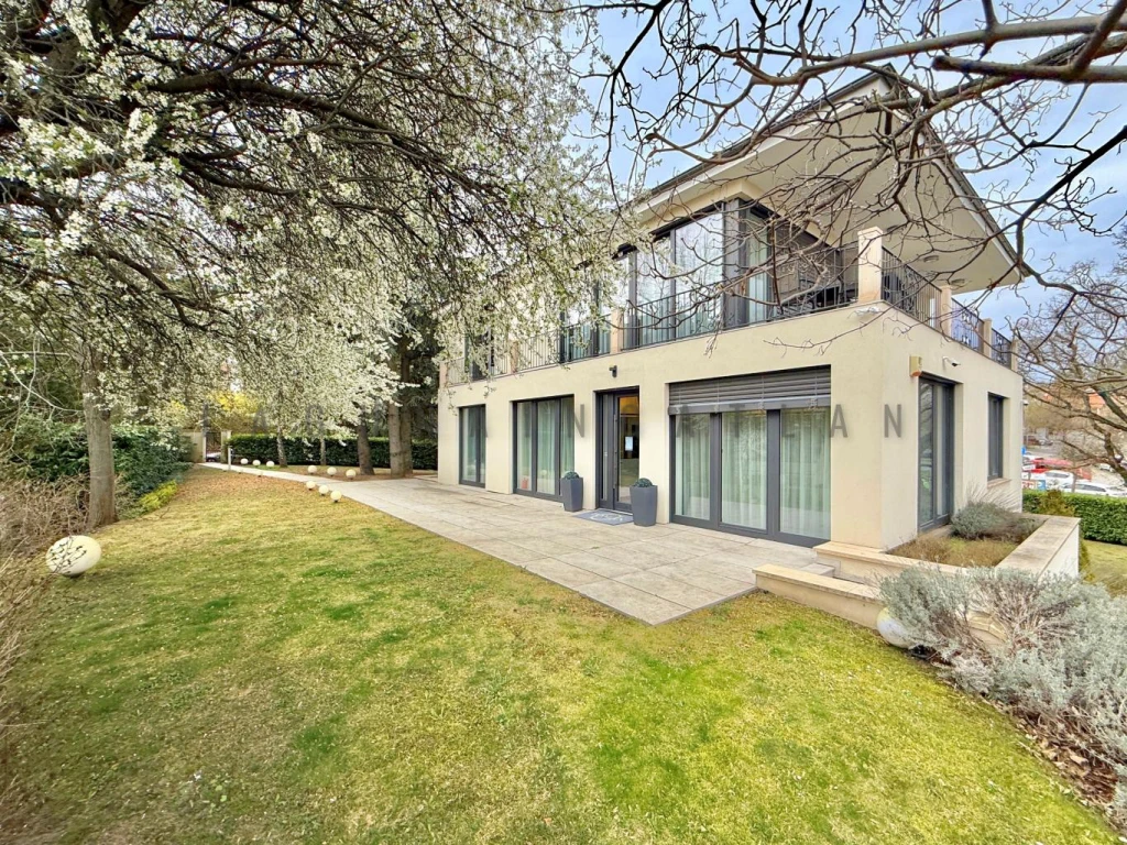 Kiadó családi ház, Budapest XII. kerület, Istenhegy