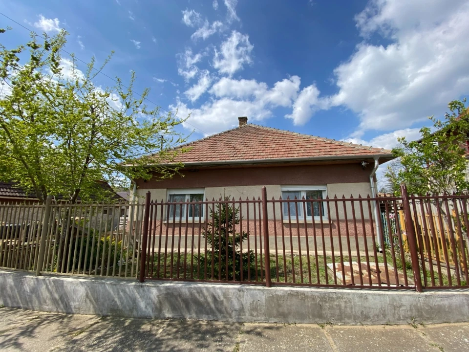 Eladó családi ház, Monorierdő