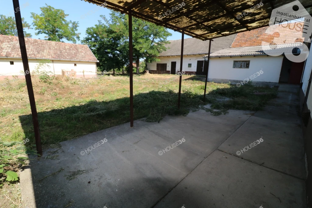 PÁHI KÖZPONTJÁBAN, VÁLLALKOZÁS ÉS LAKHATÁS EGY HELYEN!