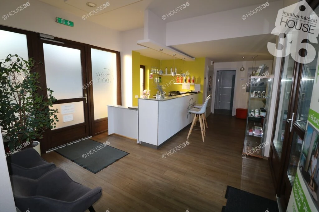 c3-1-name c2-69-name, Kiskőrös, Alkotmány utca