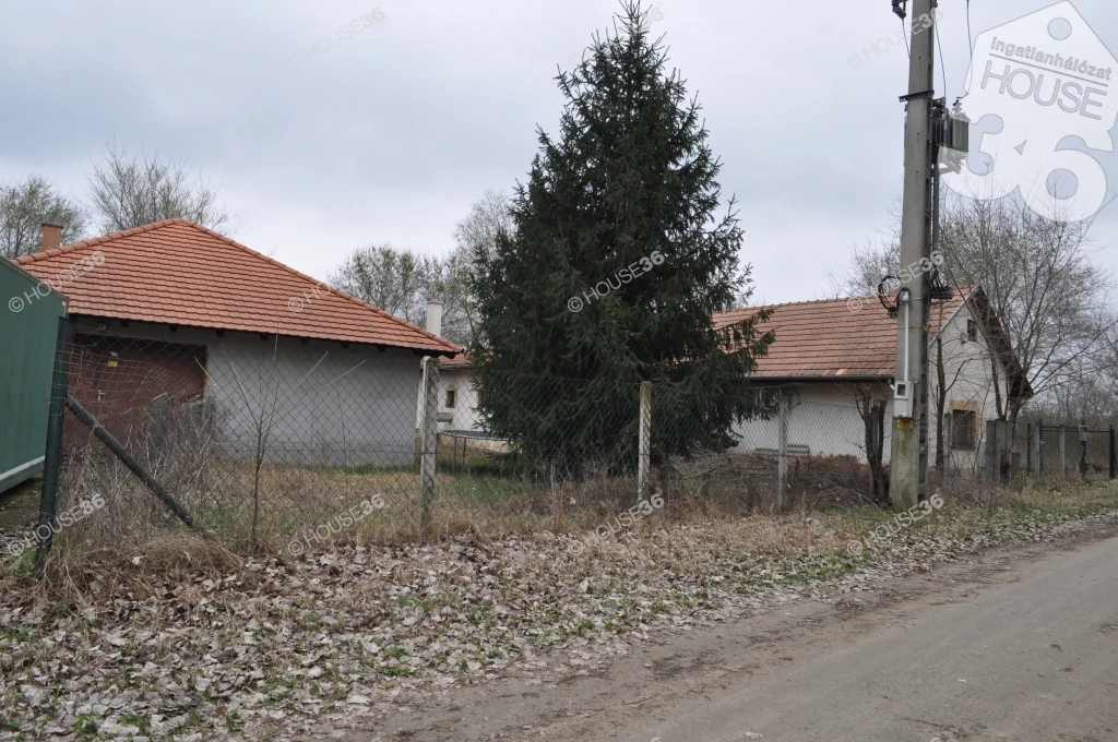 For sale grange, Lakitelek