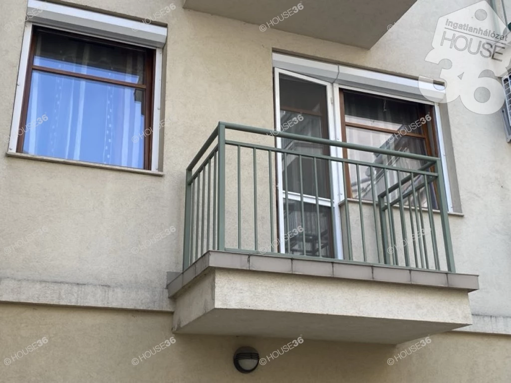 Kecskemét Belvárosában 1. emeleti 1 szobás erkélyes lakás eladó garázzsal