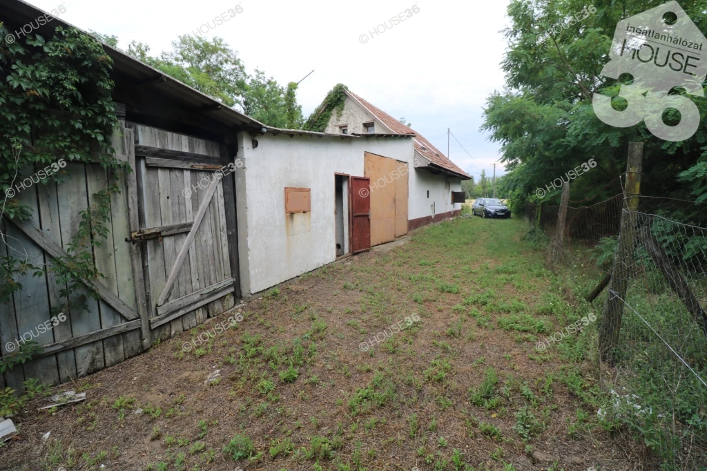 For sale plough-land, pasture, Soltvadkert