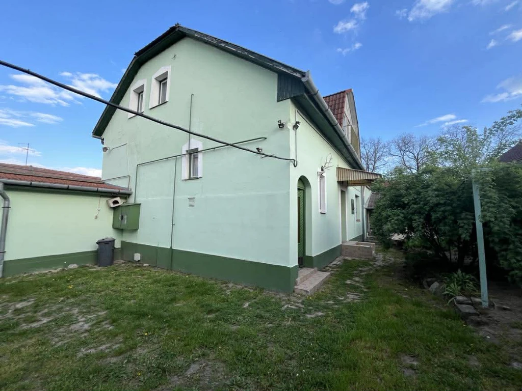 Kecskemét Belvárosában 13 szobás munkásszállás 2 apartmanlakással eladó