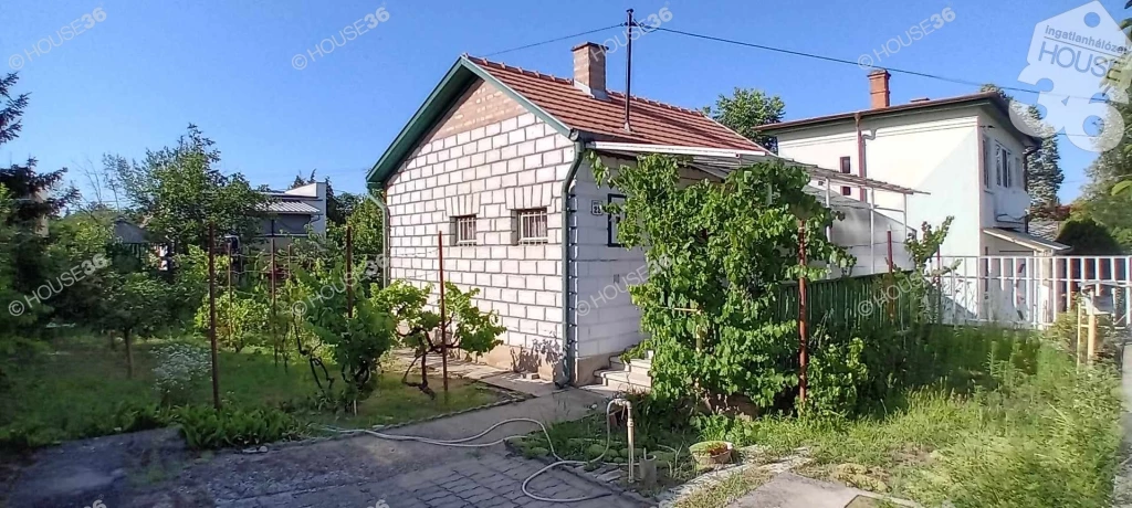 For sale house with a garden, Lakitelek