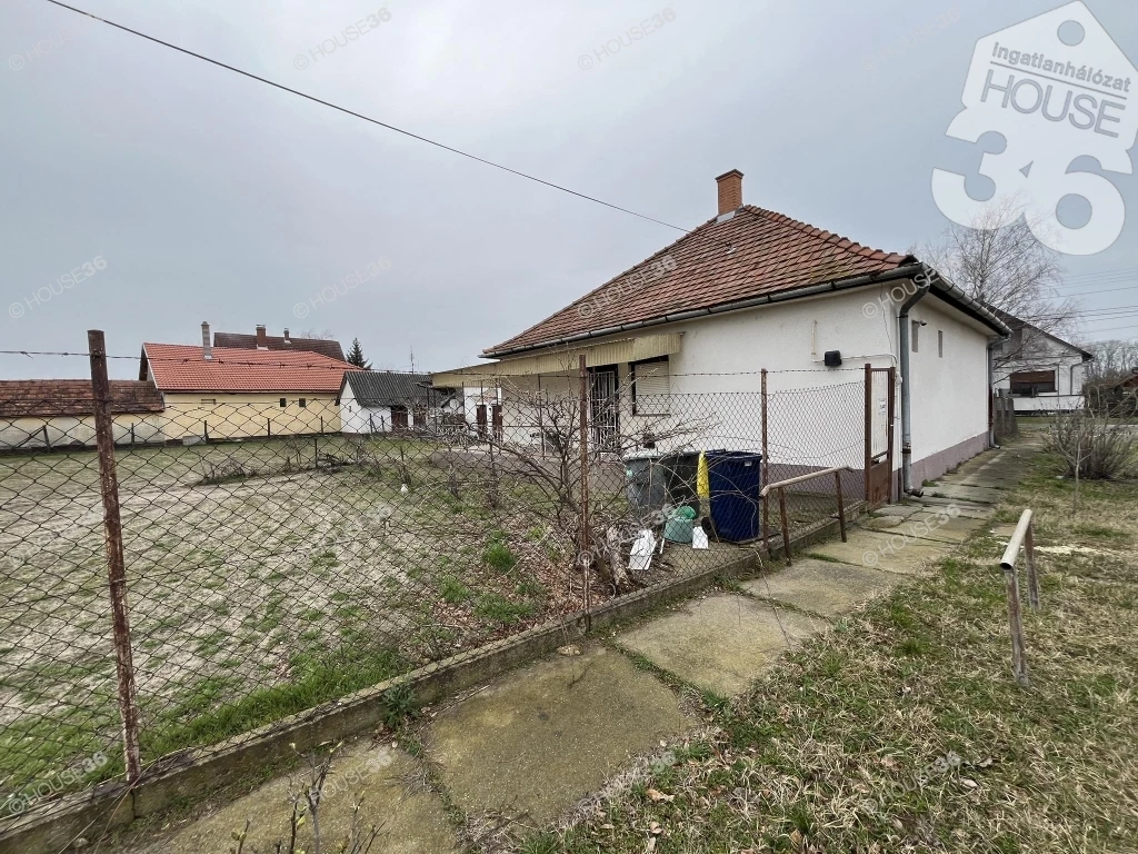 For sale house, Izsák