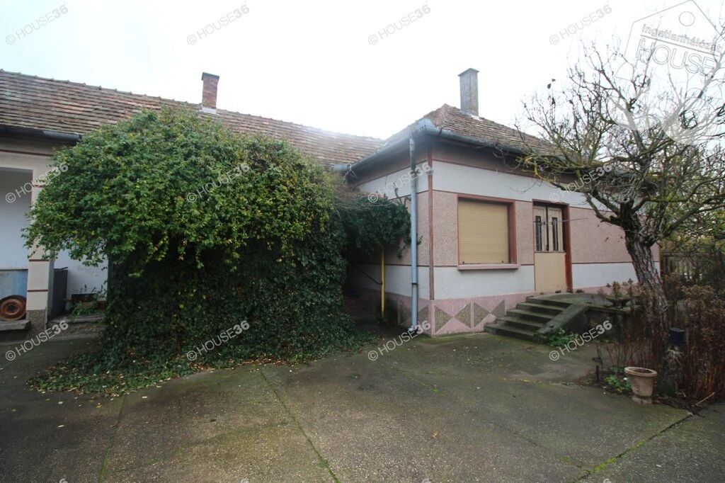 CSENGŐD HATÁRÁBAN, 90 M2-ES, 4 SZOBÁS, FELÚJÍTANDÓ TANYA ELADÓ!