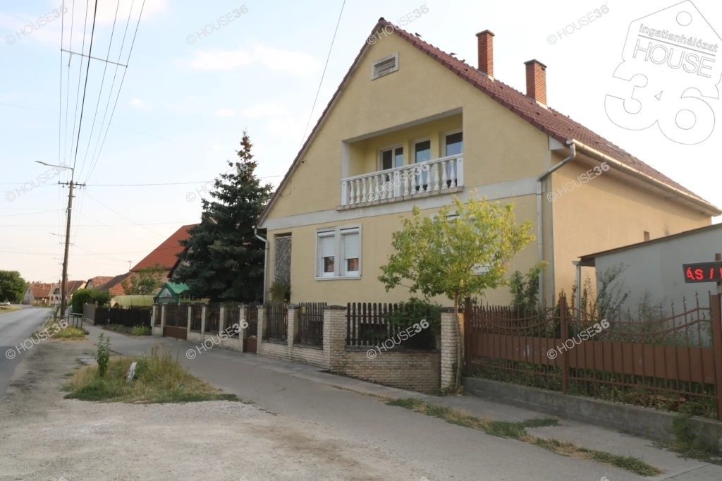 For sale house, Izsák