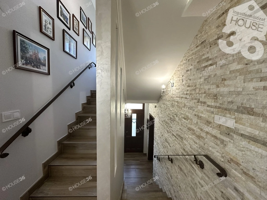 Kecskeméten családi ház eladó! Luxus, kényelem és természet egy helyen!