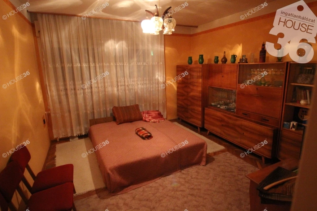 SOLTVADKERTEN HÁROM SZOBÁS CSALÁDI HÁZ ELADÓ (TETŐTÉR BEÉPÍTÉSI LEHETŐSÉGGEL)!