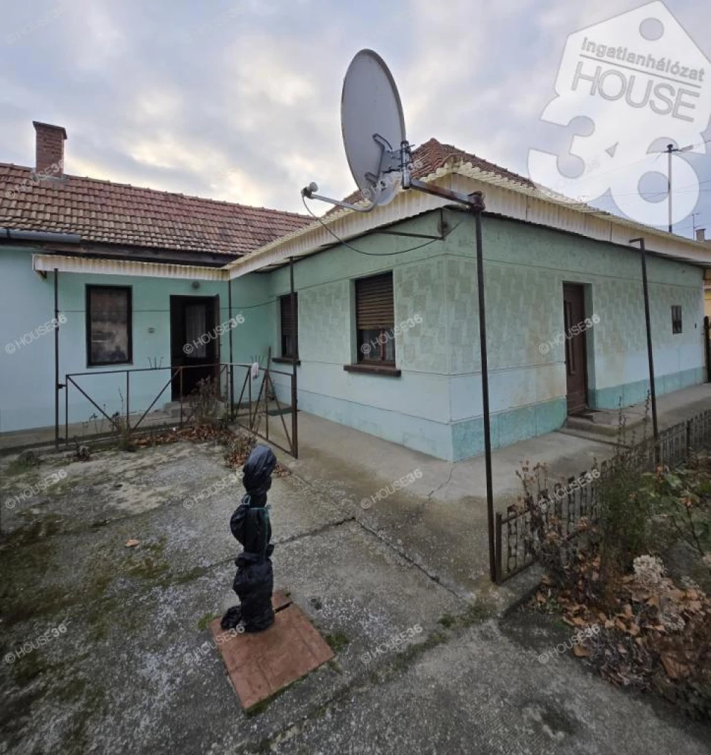 Tabdin - családi ház dupla telekkel eladó!