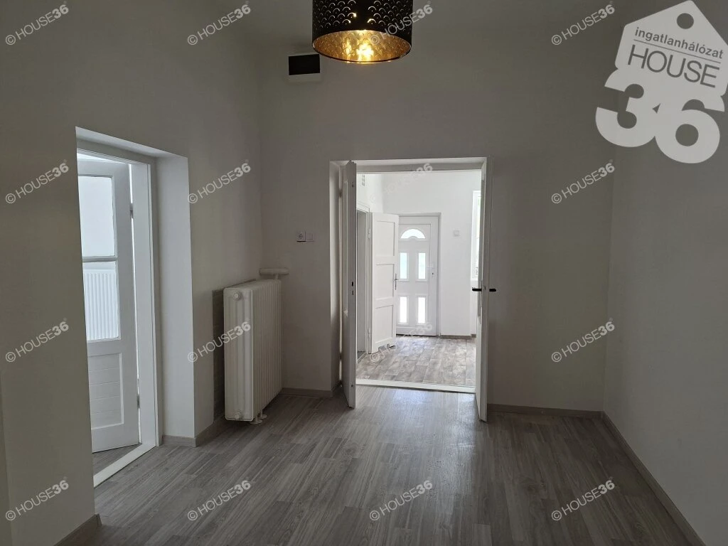 ÁRCSÖKKENÉS ! Költözésre kész lakás - remek helyen!