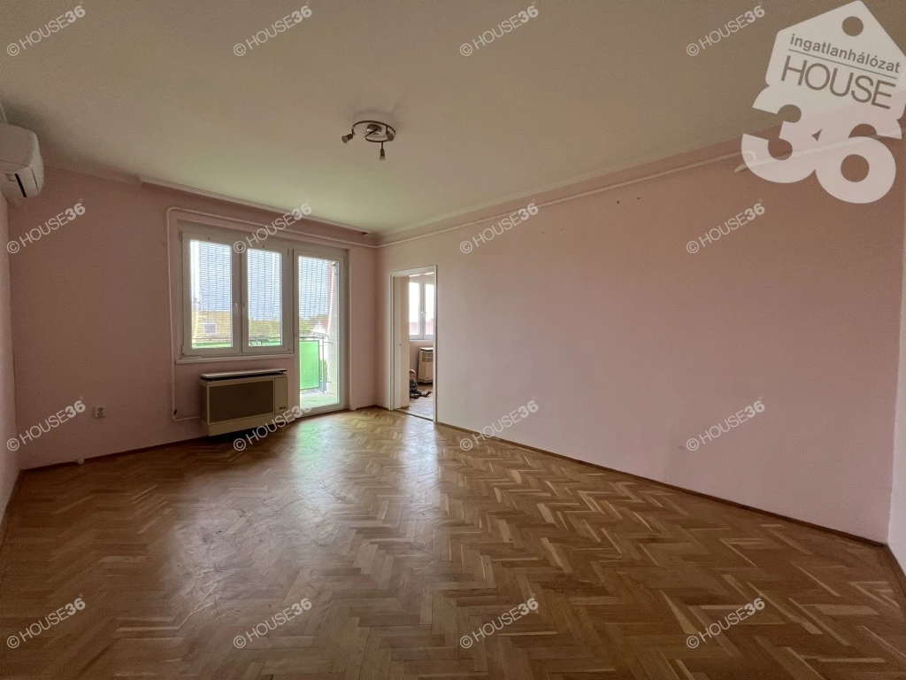 Nagykőrösön, erkélyes, 2 szobás felújított lakás eladó!!