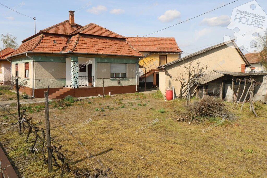 KISKŐRÖSÖN, MANZÁRD TETŐS, FELÚJÍTANDÓ KÁDÁRKOCKA ELADÓ!