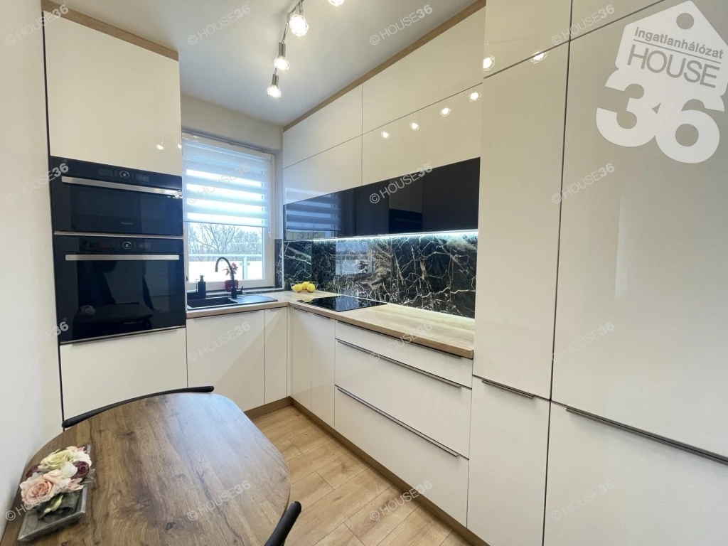 Kecskeméten közel a belvároshoz - kiadó PENTHOUSE LAKÁS!