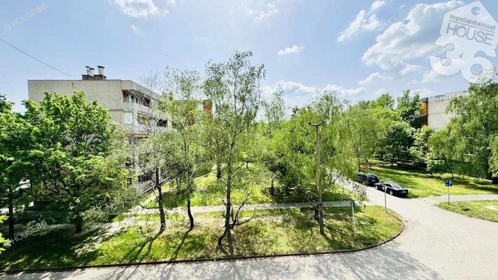 Nagykőrösön 3 szobás, erkélyes, 61 m2-es, 2. emeleti lakás eladó!