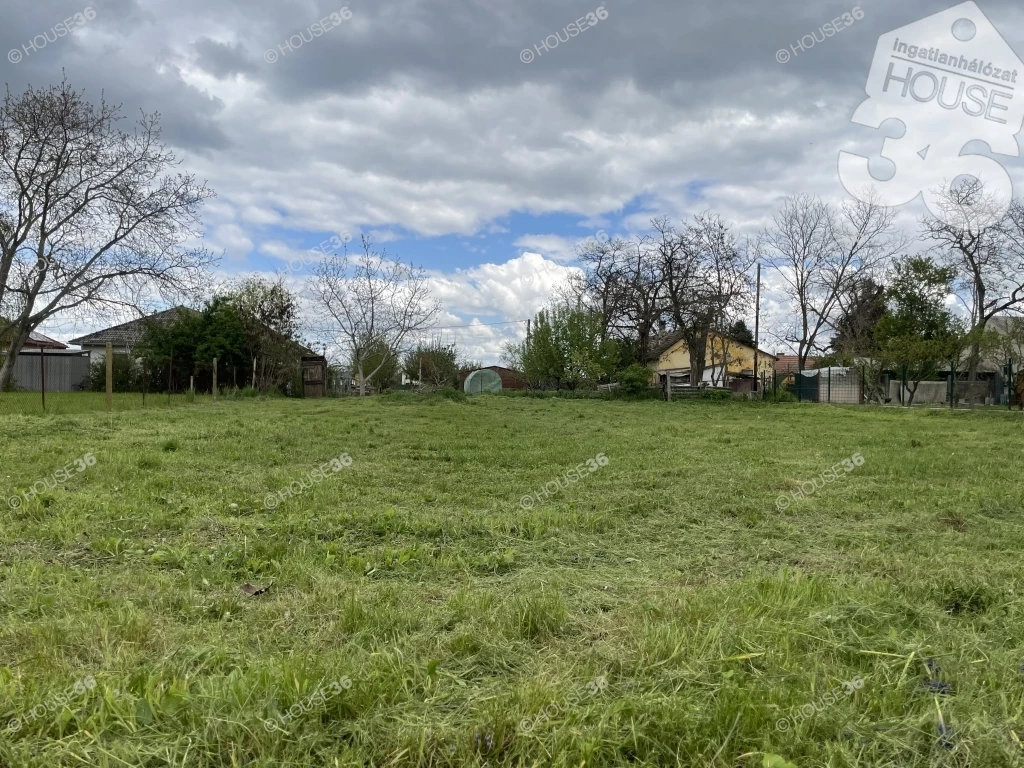 Kecskemét, kedvelt városrészében 906 m2 telek eladó!