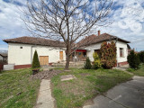 Szankon eladó 100 m2-es családi ház, 976 m2-es telken.