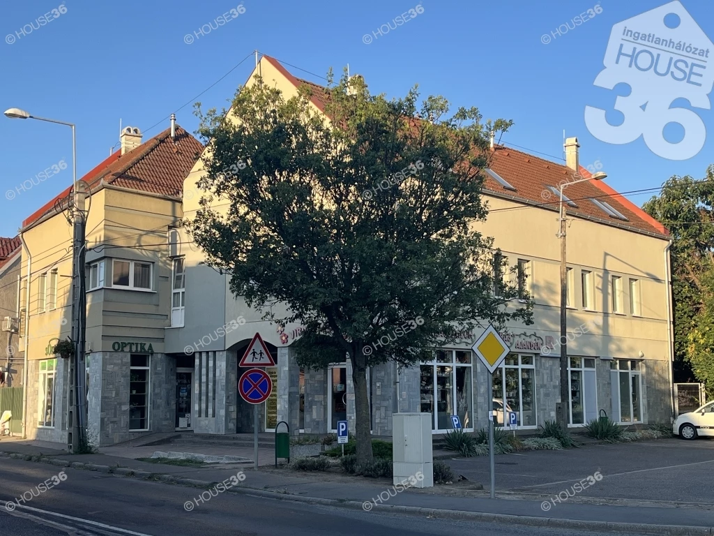 Solt Központjában - 104 m2-es Üzlethelyiség Eladó!