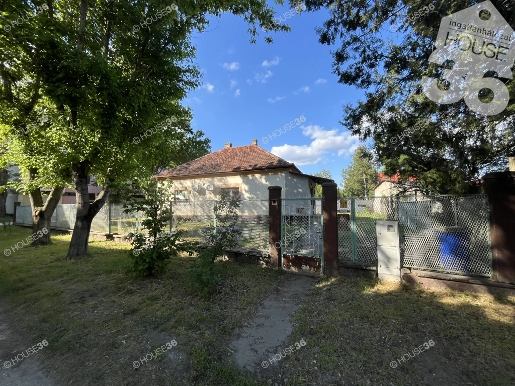 140 m2-es felújított családi ház eladó a Hunyadiváros szívében!