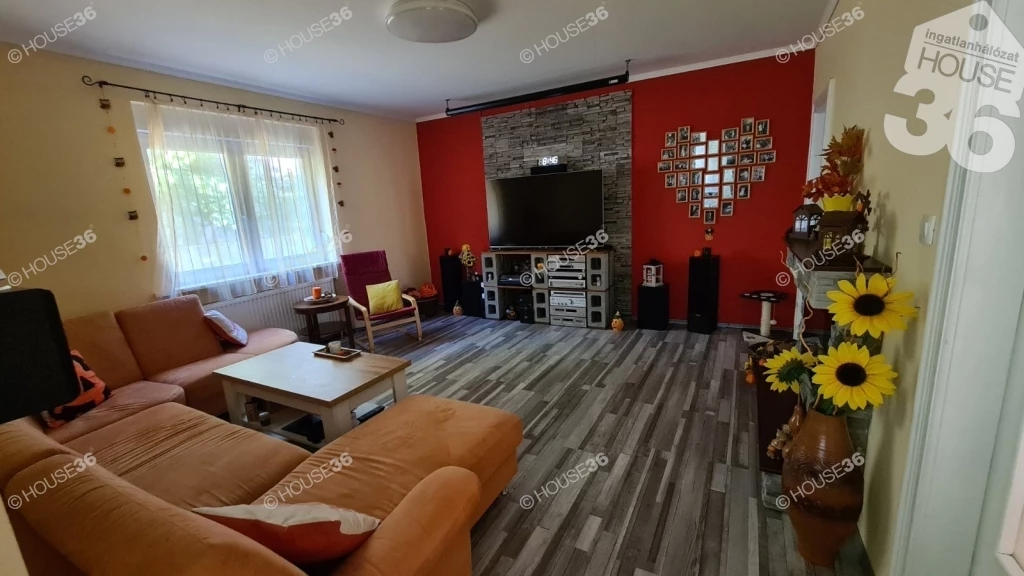 140 m2-es felújított családi ház eladó a Hunyadiváros szívében!