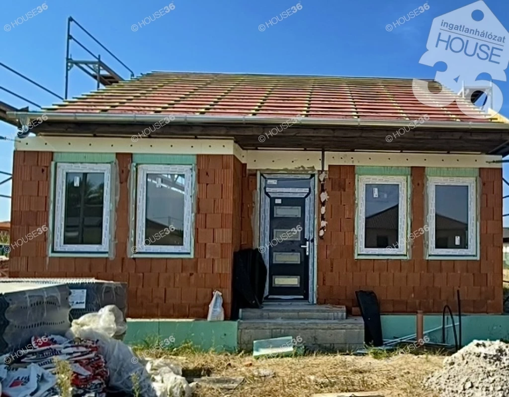 Új építésű nappali + 3 szobás ház eladó!
