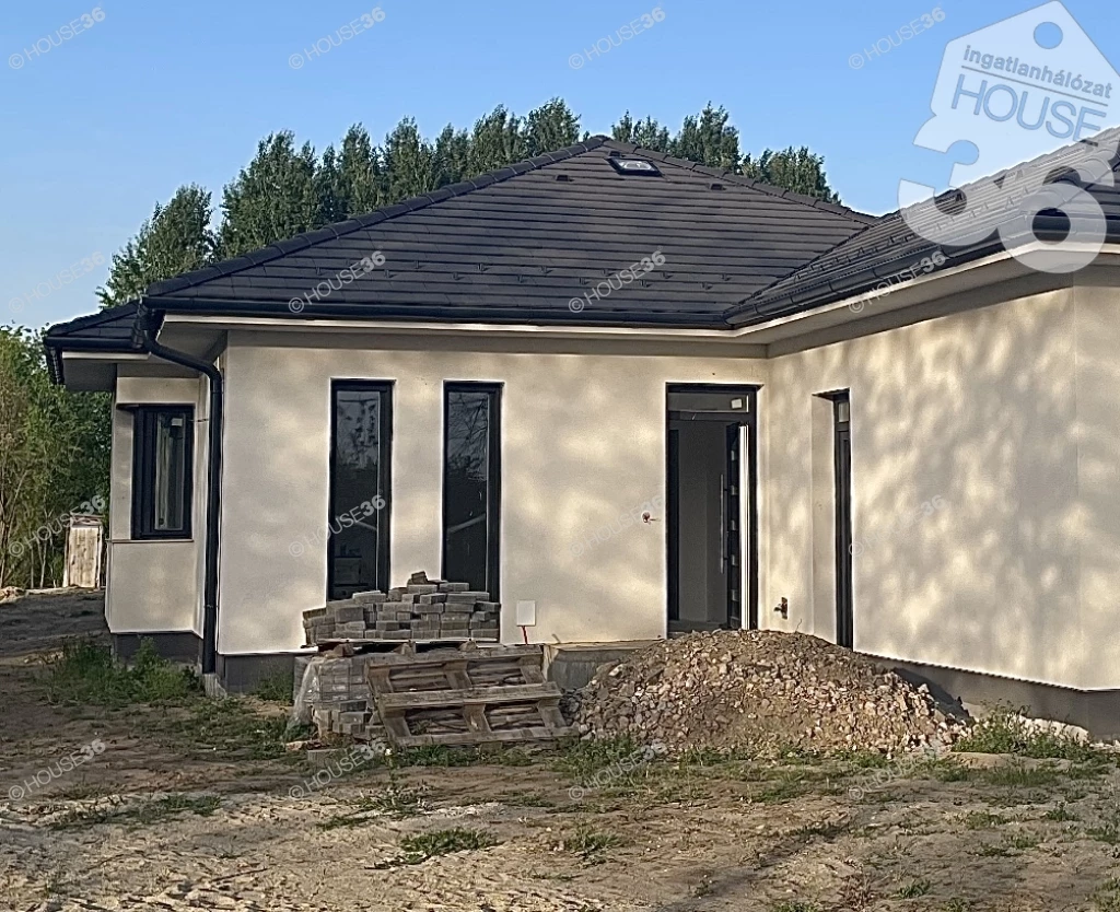 Új építésű nappali + 4 szobás 100 m2-es ház eladó!