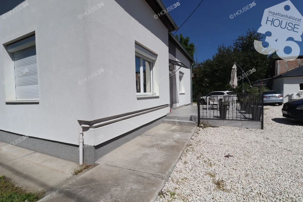Eladó felújított családi ház - üzleti lehetőséggel Rákosszentmihály szívében!