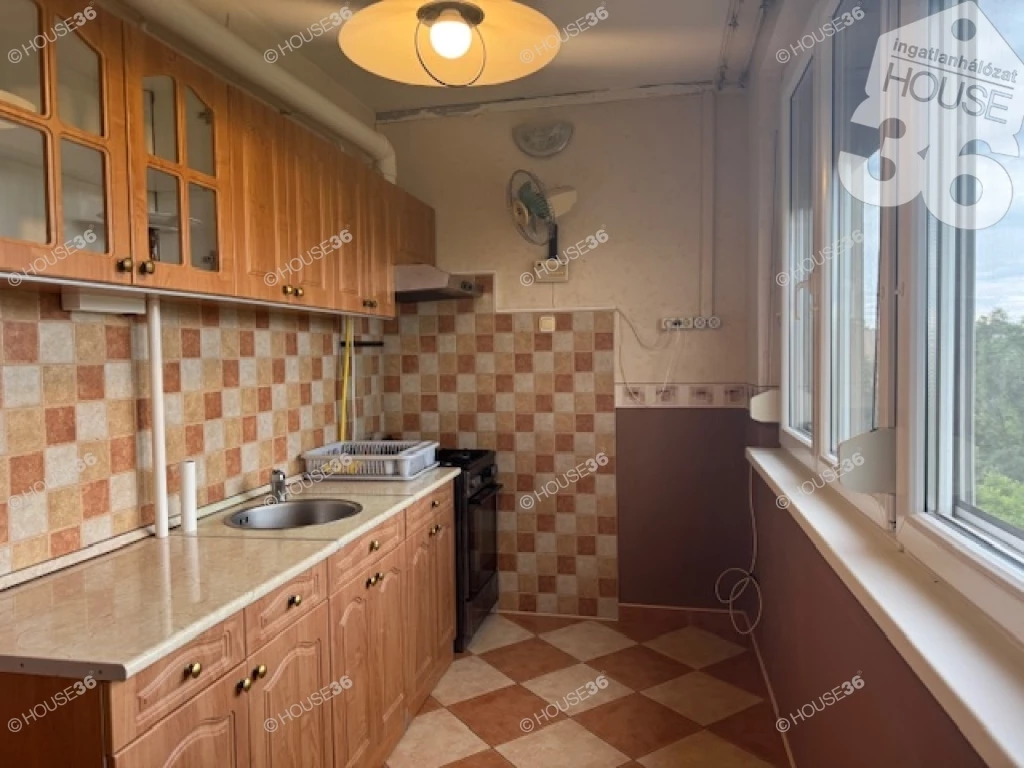 Eladó Kiskunfélegyházán egy 2 szobás lakás a Petőfi Lakótelepen!