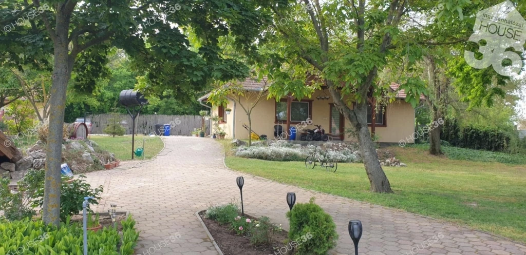 Eladó egyedileg megálmodott kis birodalom!