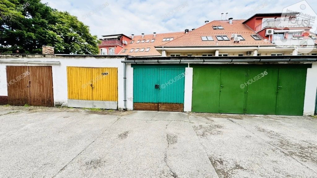 Garázs eladó Kecskeméten a Bánk bán utcában!