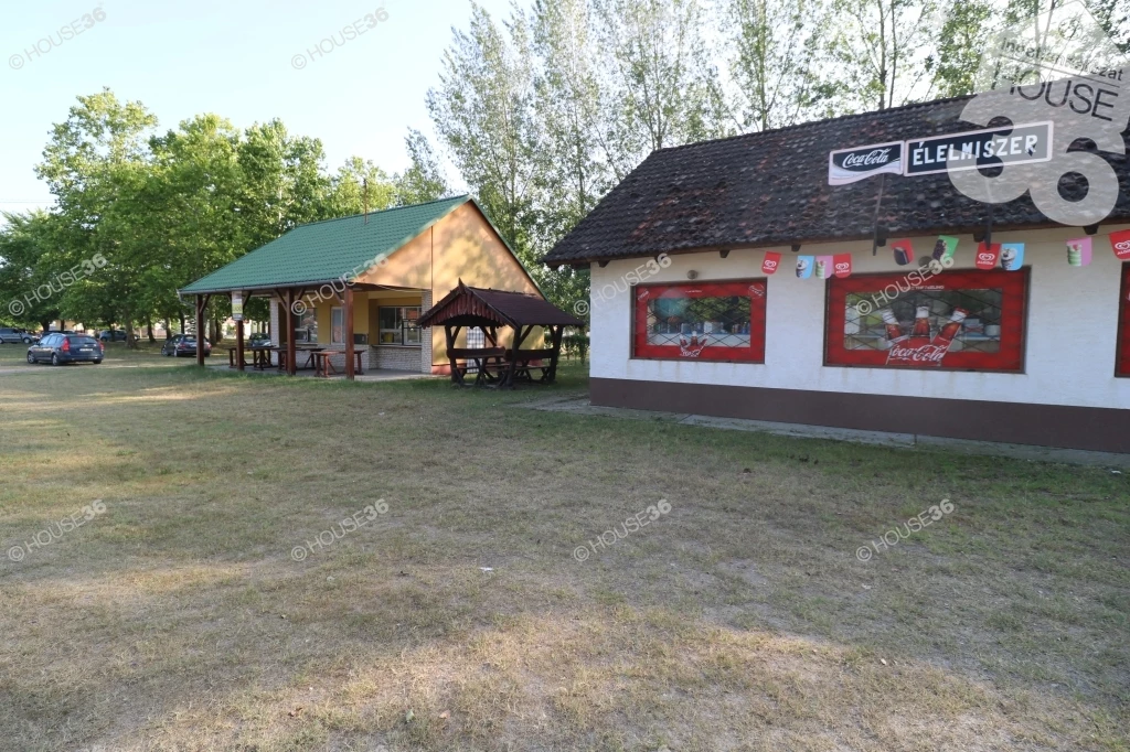 A VADKERTI-TÓ FŐBEJÁRATÁNÁL VENDÉGLÁTÓEGYSÉG ELADÓ!