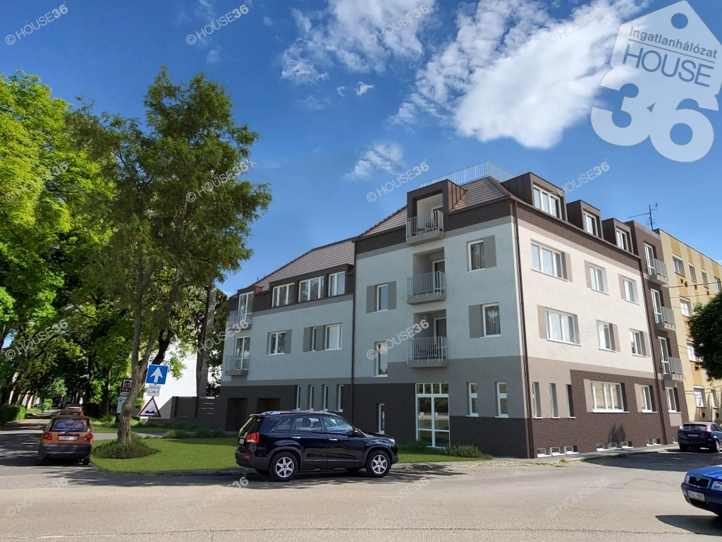 KECSKEMÉT BELVÁROSÁBAN 4 SZOBÁS FÖLDSZINTI 122 M2 LUXUSLAKÁS 5 M2 TERASSZAL  ELADÓ