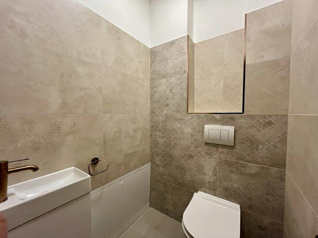 KECSKEMÉT BELVÁROSÁBAN 4 SZOBÁS LUXUSLAKÁS 34 M2 TETŐTERASSZAL + 60 M2 TETŐKERTTEL