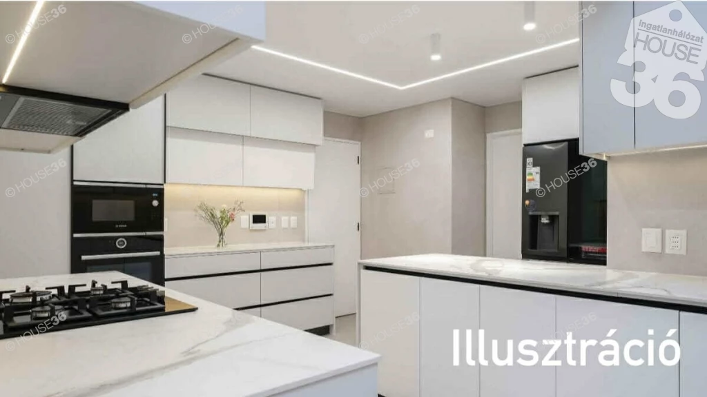 KECSKEMÉT BELVÁROSÁBAN 2 SZOBÁS 2. EMELETI LUXUSLAKÁS TERASSZAL ELADÓ