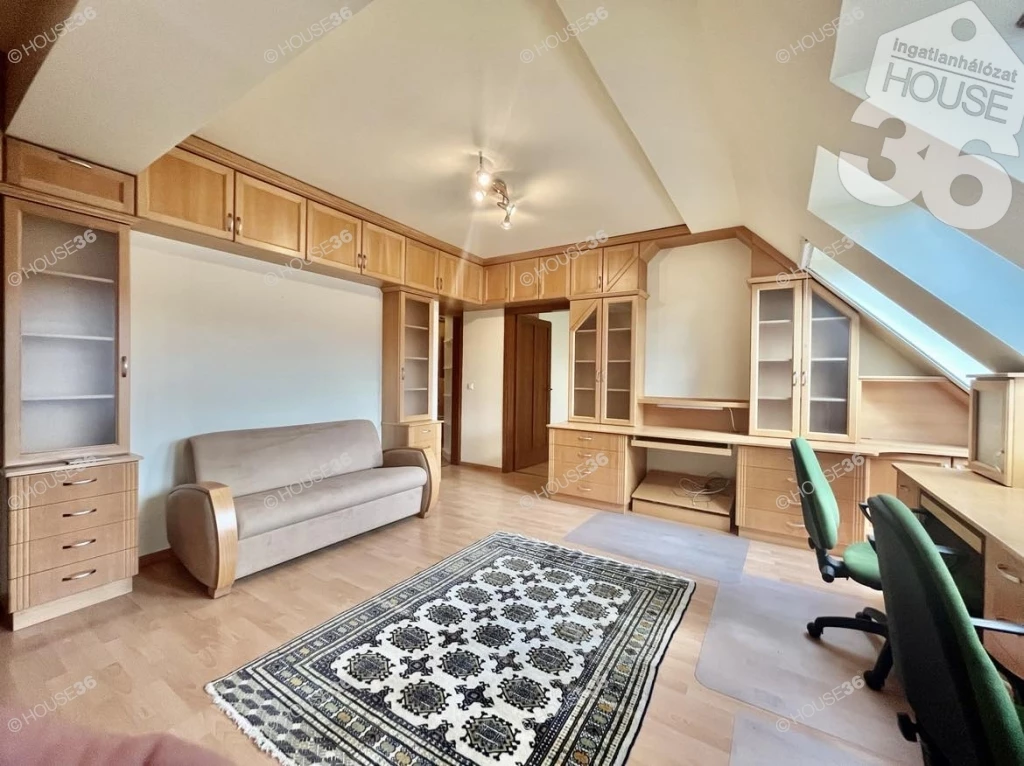 Kecskemét belvárosában a piac mellett 3. emeleti lakás, dupla garázzsal ELADÓ!