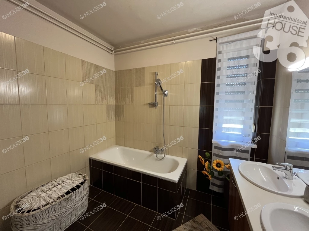 Igényes tégla építésű családi ház!